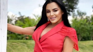 Carmen de la Sălciua a mai bifat o intervenție estetică! La ce procedură a apelat cântăreața