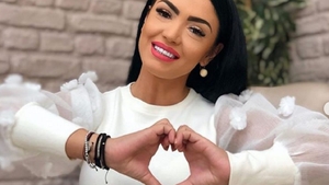 „Te vinzi ascunzând urâtele unghii de la picioare”! Andreea Mantea, criticată aspru de un internaut. Cum i-a răspuns vedeta