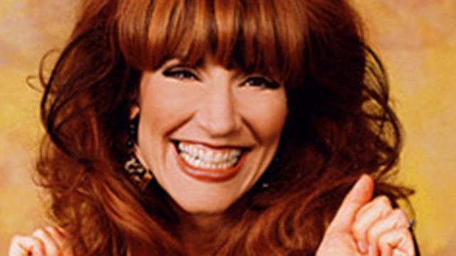 Sigur nu o mai recunosti! Cum arata la 60 de ani Peggy Bundy, cea mai cunoscuta casnica din lume