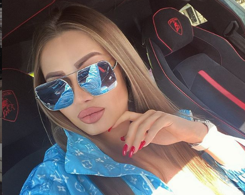 Ce maşină are Daria Radionova, iubita rusoaică a lui Alex Bodi după divorţul de Bianca Drăguşanu. Şi femeile întorc capul după ea: e acoperită toată de pietre preţioase