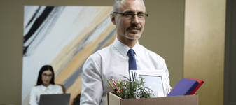 „Am aproape 50 de ani și nu mai găsesc de lucru nici la fast-food”. Reacții la mesajul disperat al unui român concediat din corporație