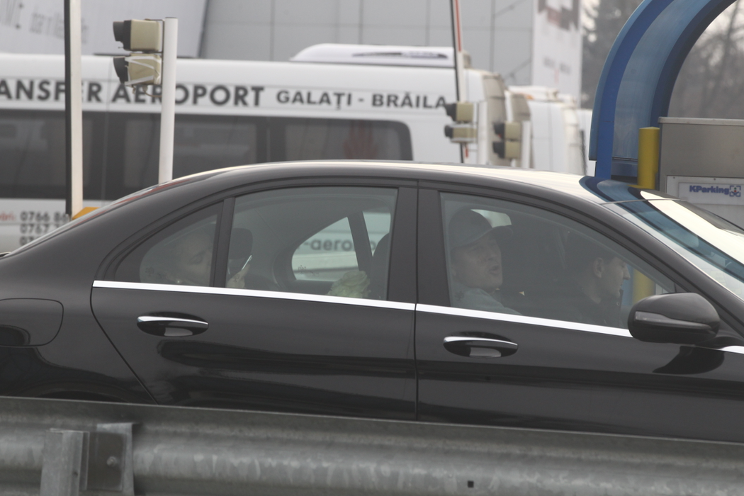 Surpriză! Cu ce maşină au venit să o ia pe Simona Halep de la aeroport, după înfrângerea dramatică de la Australian Open
