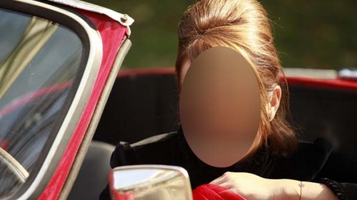 O cunoscuta actrita din Romania a ajuns sa faca haine din fete de masa! Cum arata creatiile sale