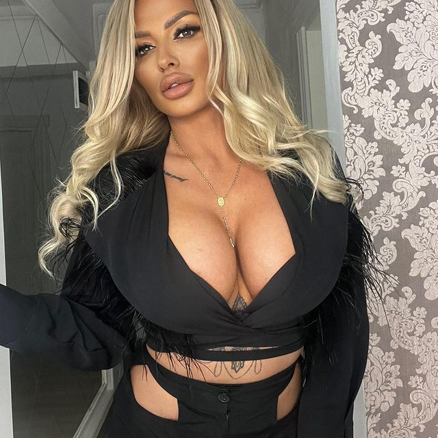 Roxana are bustul imens/ Sursă foto: Instagram.com