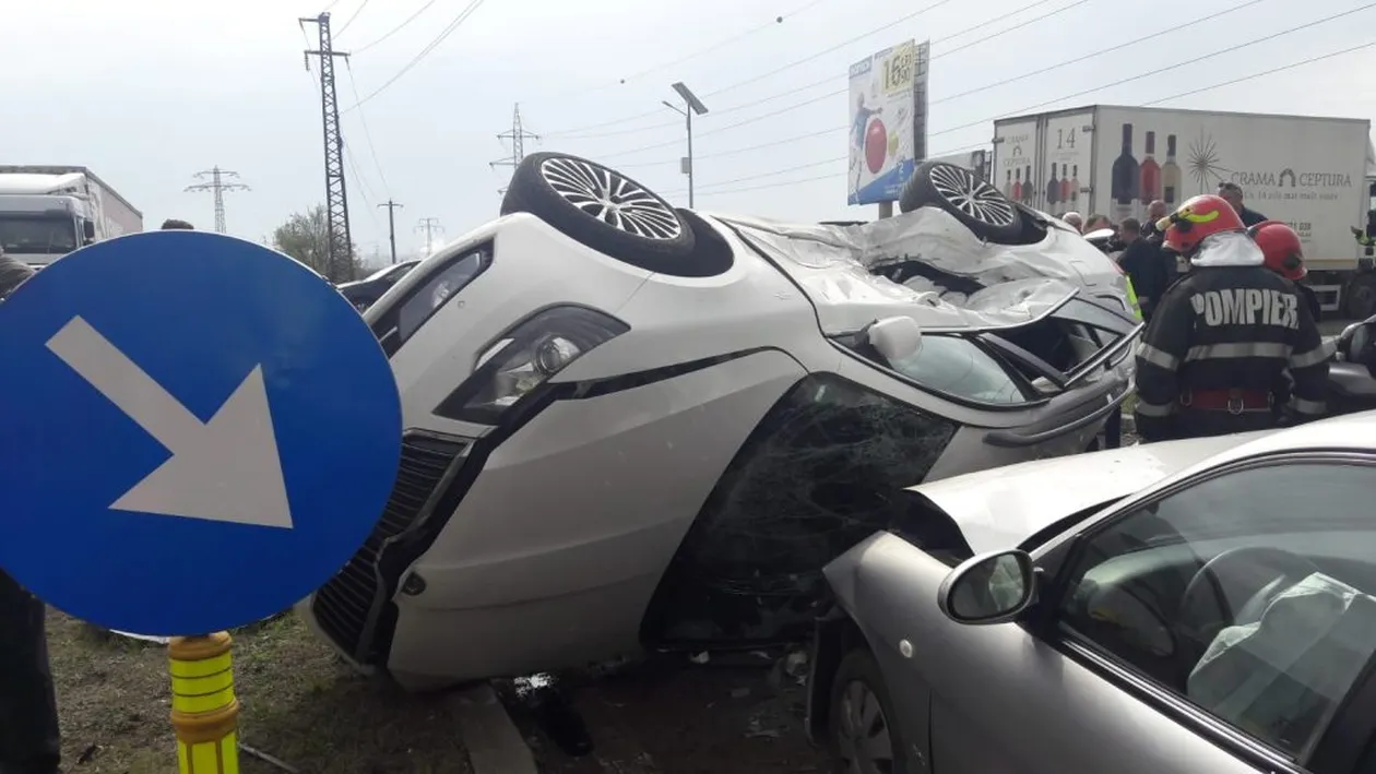 Haos pe DN1, în Prahova. Într-o fracțiune de secundă cinci mașini s-au transformat într-un morman de fiare