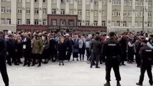 Proteste cu mii de persoane în Rusia! Cetățenii au cerut anularea măsurilor de izolare