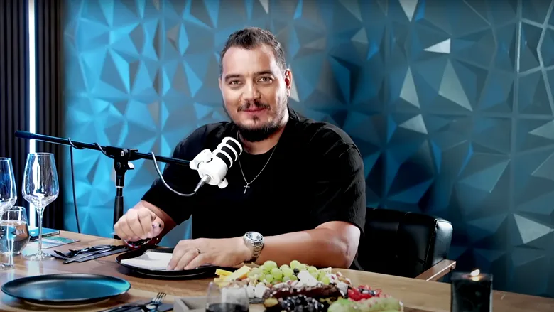 Bursucu revine pe micile ecrane! Cu ce post TV a semnat fostul prezentator de la Kanal D