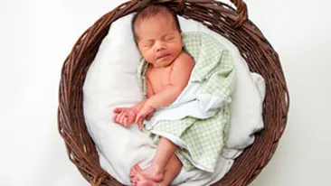 O fetita de 10 luni a fost oparita de sora mai mare, din greseala