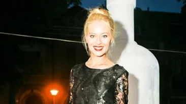 Laura Cosoi straluceste! Uite cat de sexy e intr-o rochita neagra!