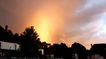 VIDEO. Imagini fabuloase în județul Timiș! Ce a surprins un localnic, pe cer, după urgie