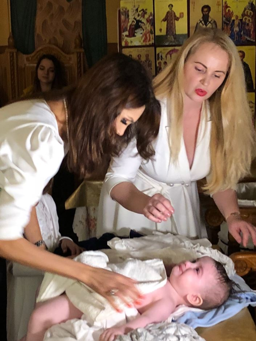 Galerie foto. Delia Antal și-a botezat băiețelul! O cântăteață cunoscută și un om de afaceri au fost nași: ”De mult mi-a zis că…”