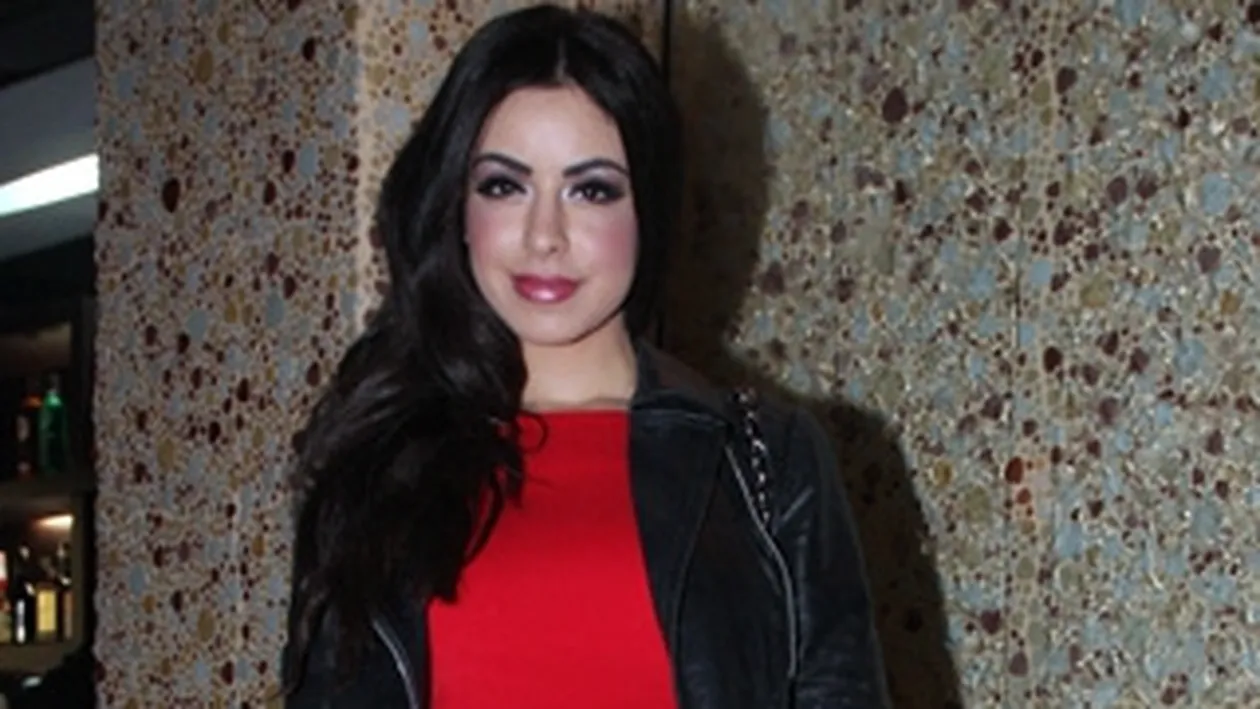 Raluca Potecaru si Natalia Mateut, in rochii identice! Vezi care o poarta mai bine!