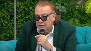 FOTO. Cum arată Gabriel Cotabiță, după ce a fost externat din spital. Cântărețul a făcut declarații: ”Anul acesta a fost unul destul de nefast pentru mine”