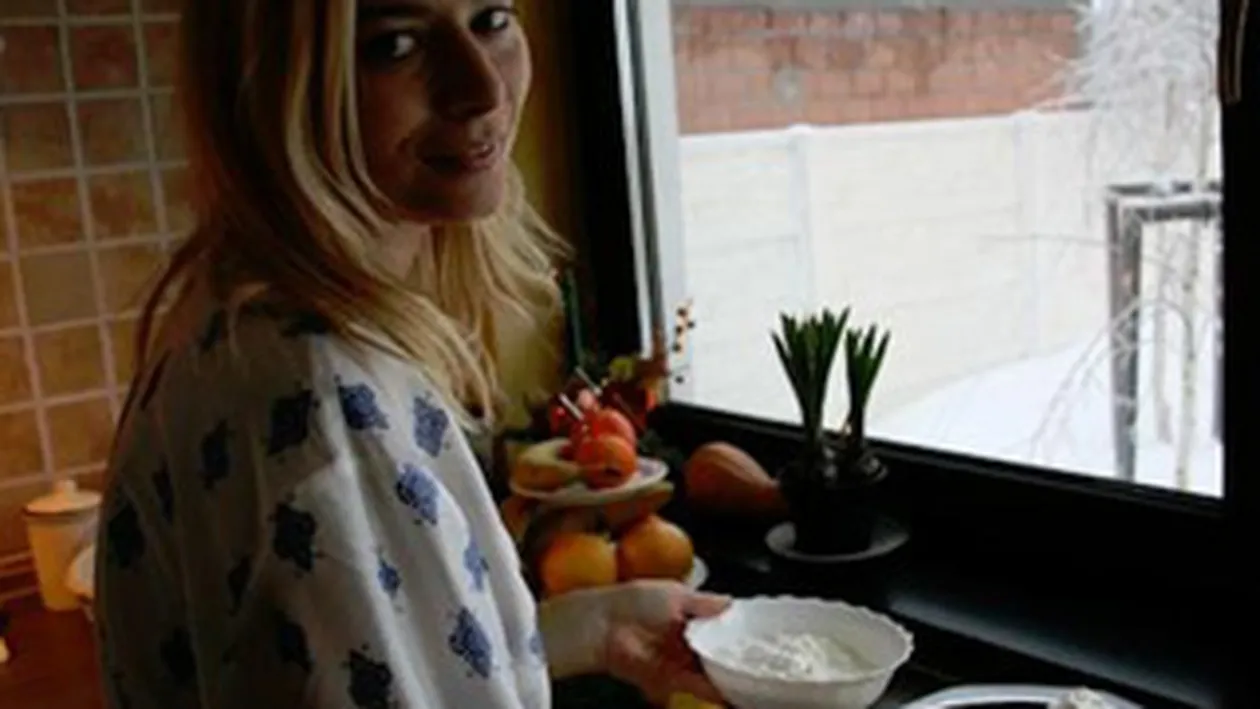 Laura Cosoi, accident in bucatarie din cauza unei retete netestate: Mi s-a rupt vasul in mana! Afla cum a reactionat vedeta!