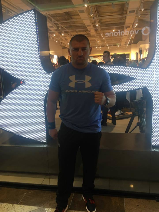 Toată lumea îl cunoaşte pe Cătălin Moroşanu, dar puţin ştiu cum arată fratele lui! Uite cât de bine îi seamănă Claudiu