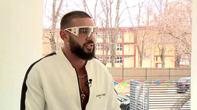 Dorian Popa merge la închisoare? Artistul a apărut la tribunal flancat de bodyguarzi și cu nasul bandajat
