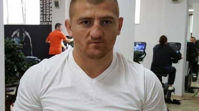 Cătălin Moroşanu a pus regimul de sportiv în cui şi a sărbătorit Crăciunul româneşte! Luptătorul a băut şi a mâncat pe rupte