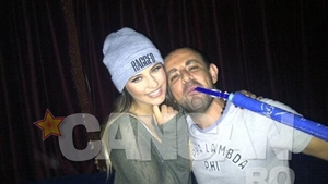 Antonia s-a "cuplat" cu greii din Emirate! A muşcat din shaorma cu toată gura şi s-a tolănit cu un milionar pe canapeaua din club!