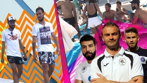 Trei fotbaliști din Liga I, filmați pe plaja milionarilor ca la cârciumă: țigări și bere fără număr!
