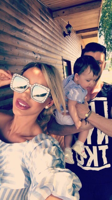 Bianca Drăguşanu şi Victor Slav, sfârşit de săptămână relaxant alături de fetiţa lor, Sofia