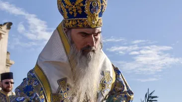 Ce a decis Parchetul după ce ÎPS Teodosie a împărtășit mai mulți copii cu aceeași linguriță