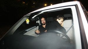 Prinţesica lui ”Tata Puiu” a tăbărât în maşină pe un frumuşel! Până acum, Maria Iordănescu n-a prea avut noroc în dragoste: n-a funcţionat nici cu ospătarul, nici cu pupăciosul! Poate că de data asta…