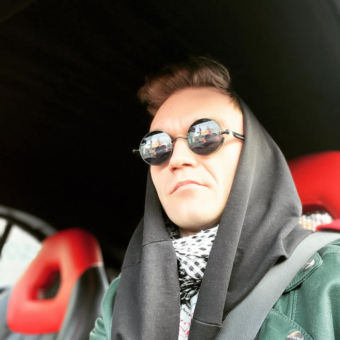 Surpriză! Cine e, de fapt, bărbatul care a venit deghizat în Carla’s Dreams azi-noapte, la Românii au Talent. E foarte cunoscut!
