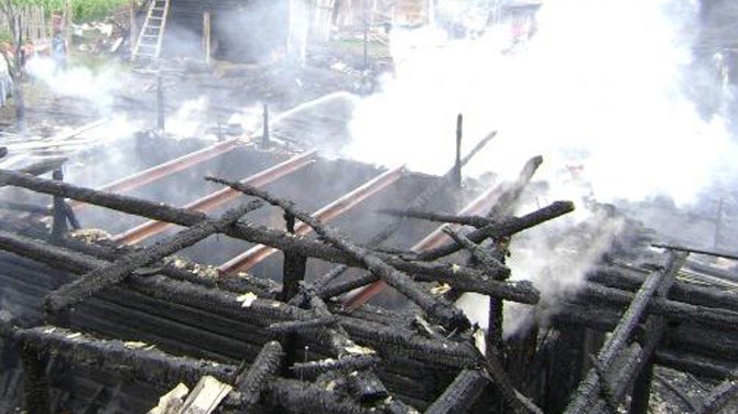 O pensiune din orasul valcean Brezoi a luat foc. Din fericire, nu au fost victime!