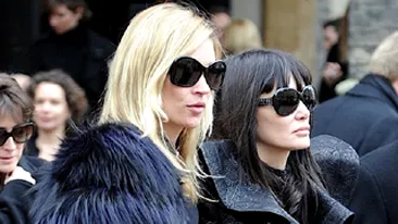 GALERIE FOTO Inmormantarea lui Alexander McQueen, un adevarat show de moda!