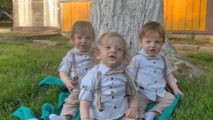 Tripleții născuți în pandemie la Maternitatea „Cuza Vodă” au împlinit un an! Aniversarea a fost sărbătorită cu fast de părinți.