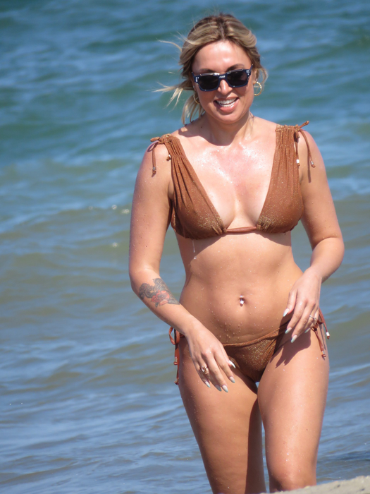 Raluca Zenga a ”incendiat” plaja de la Mamaia cu fizicul ei bine lucrat