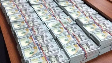 Razie! Poliţia a descoperit peste 122 milioane de dolari, bani gheaţă, în apartamentul şefului agenţiei anticorupţie din Rusia