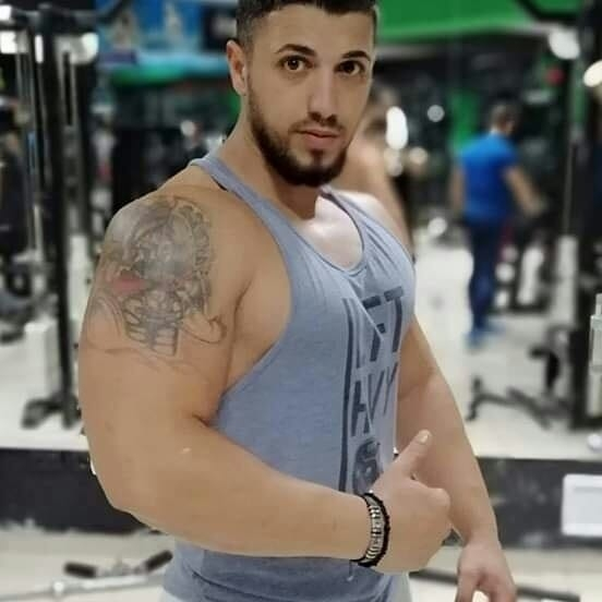 Mohamed, complicele lui Cezar Petcu, s-a predat la poliție! Este acuzat de tentativă de omor după ce l-a tăiat cu briceagul pe Bebino. FOTO + VIDEO