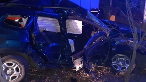 Impact devastator între un autoturism și o autoutilitară. Unul dintre șoferi este resuscitat de medici