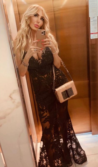 Maya Marcu, îmbrăcată elegant pentru nuntă