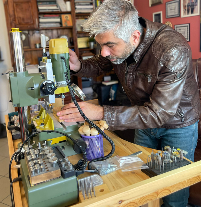 Cum arată ceasul scump și personalizat refuzat de David Popovici! Îl poartă Sylvester Stallone și Jean-Claude Van Damme, iar Papa Francisc l-a primit cadou în România