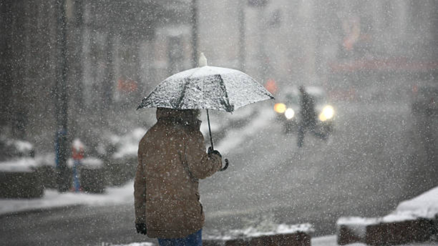 Vortexul polar aduce ninsori în România. Temperaturile vor scădea brusc începând de marți, 22 septembrie