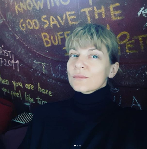 Dana Nălbaru, reacţie ciudată după ce a primit un mesaj de la o fană: “Nu mai râd ca proasta…”