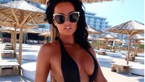 Iubita lui Dorian Popa a renunţat la sutien şi s-a tras în poză! Claudia a pus pe jar imaginaţia bărbaţilor