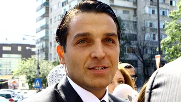 Solarul a avut efect! Syda, un ten perfect la cununia civila - Ce a zis mama lui inainte ca fiul ei sa se insoare