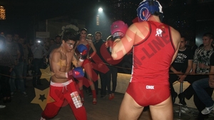 Manechinii lui Catalin Botezatu s-au luat la bataie in club!