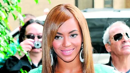 Beyonce a desenat un ren in farfurie