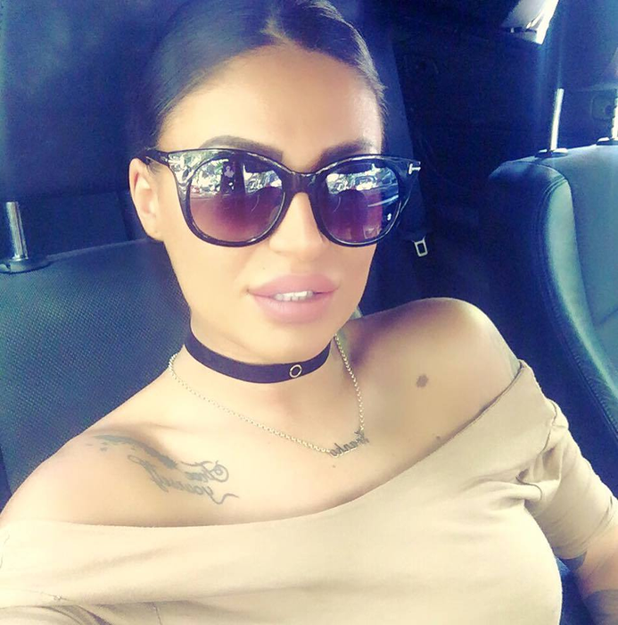 PEPE i-a dat like pe Facebook! VEZI cum arată focoasa brunetă! E o adevărată bombă-sexy!