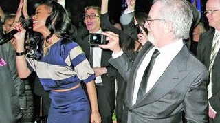 Senzuala Rihanna a facut show. A cantat pentru Steven Spielberg