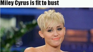 VIDEO N-a mai contat diferenta de varsta! Uite ce efect a avut decolteul indecent al lui Miley Cyrus asupra lui Jay Leno!
