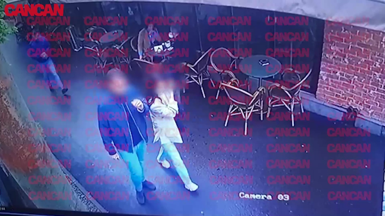 Patronul a ieșit din cafenea alături de o femeie (Foto: CANCAN.RO)