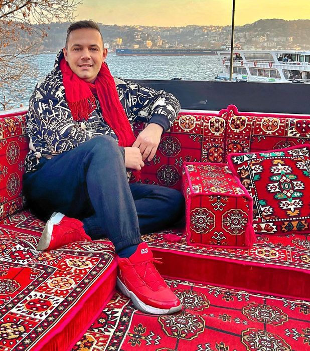Raoul: "Asta nu înseamnă că artistul Theodor Andrei nu este un artist bun. Nu înseamnă că piesa în sine nu are un mesaj sau că nu este bună. Pur și simplu nu cred că este omul potrivit la locul potrivit. Dar este o părere a mea personală. Tare mi-aș dori să nu am dreptate, dar cred că nu este ceea ce trebuie pentru Eurovision!" (Foto: Instagram)