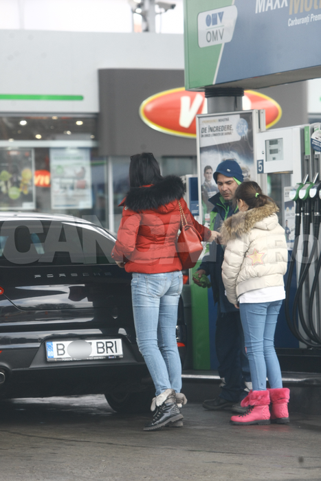 Soţia lui Ilie Năstase a păţit-o chiar de Anul Nou. S-a urcat în Porsche şi… l-a rupt în benzinărie!