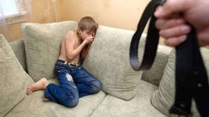 Un băieţel de 5 ani din Focşani a ajuns la spital după ce tatăl său l-a bătut crunt cu o curea! Motivul halucinant pentru care bărbatul şi-a ieşit din minţi