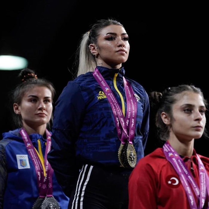 Cine e Mihaela Cambei, tânăra care a luat argint la Jocurile Olimpice. E de o frumusţe răpitoare